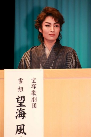 望海風斗、雪組公演『星逢一夜』『La Esmeralda』制作発表会にて