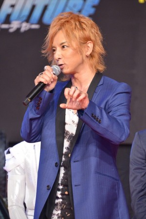 製作発表会見に登場した松岡充