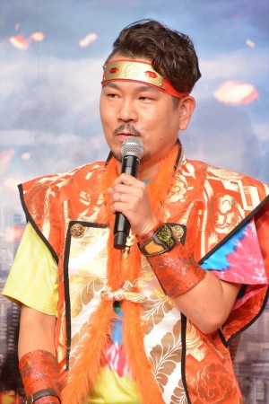 製作発表会見に登場した藤本敏史（FUJIWARA）