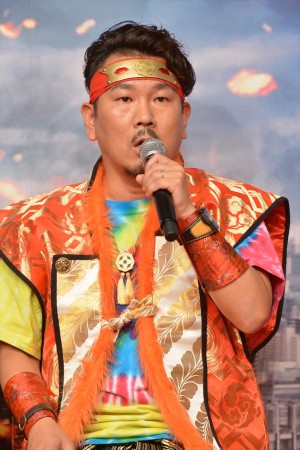 製作発表会見に登場した藤本敏史（FUJIWARA）