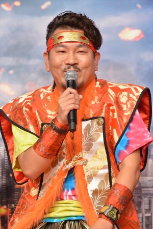 製作発表会見に登場した藤本敏史（FUJIWARA）