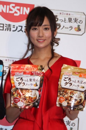 木村文乃、日清シスコ「ごろっとグラノーラ」新CM発表会にて