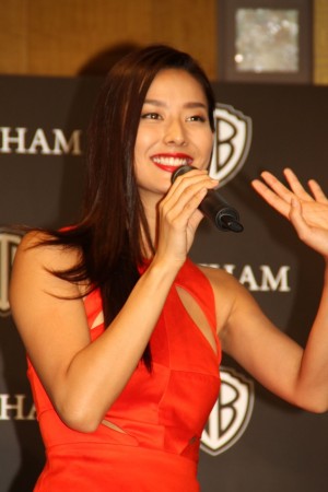 『GOTHAM／ゴッサム』緊急来日記者会に登場したすみれ