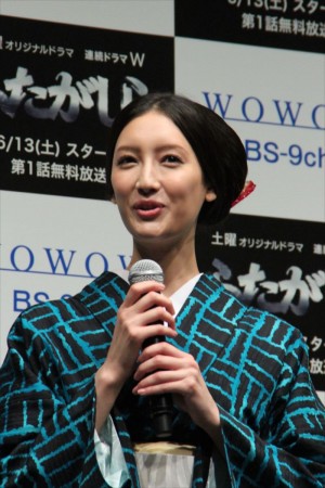 菜々緒、連続ドラマW『ふたがしら』完成披露試写会にて