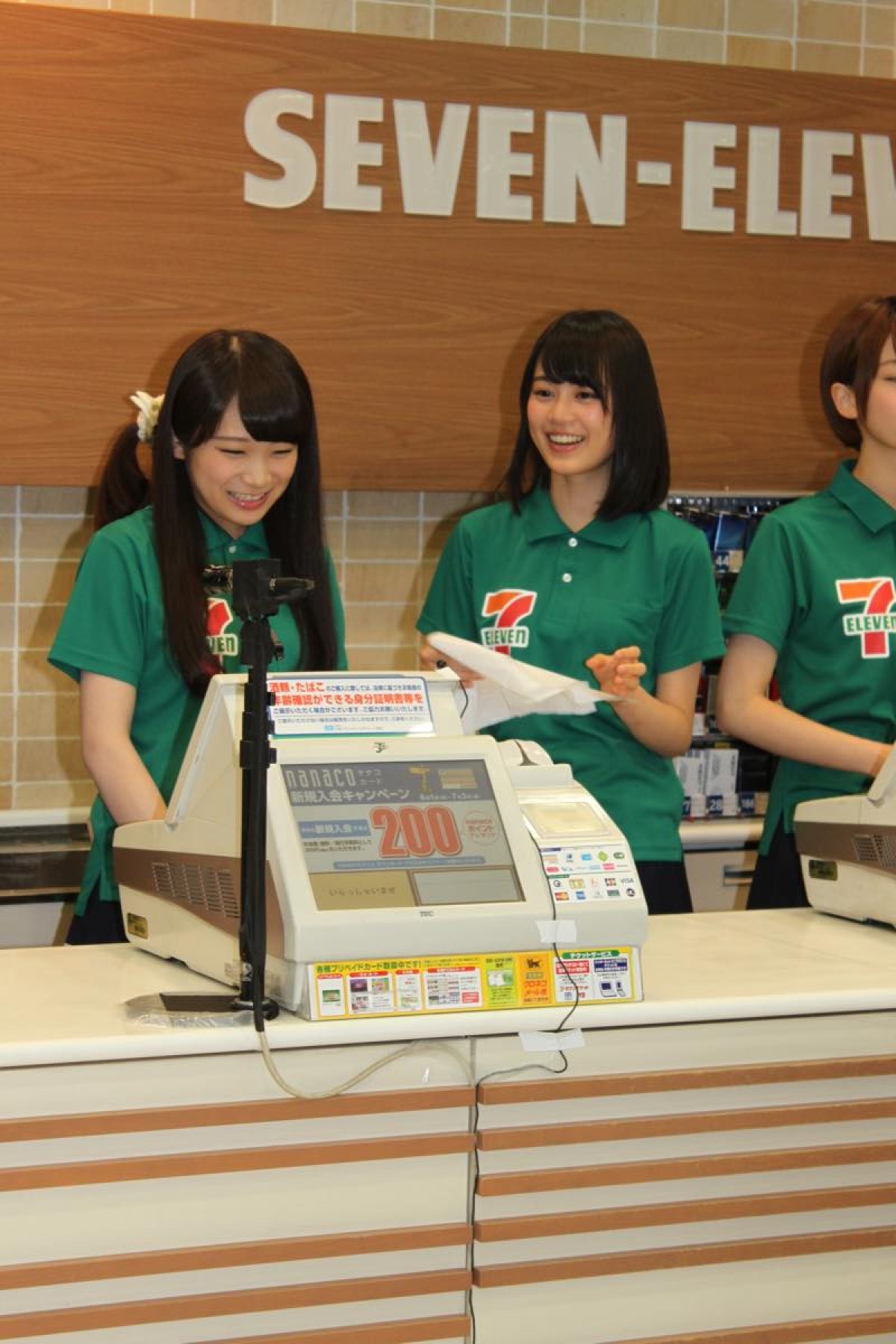 生駒里奈、松井玲奈との共演を希望！乃木坂46、セブンイレブンで接客＆レジ打ち挑戦