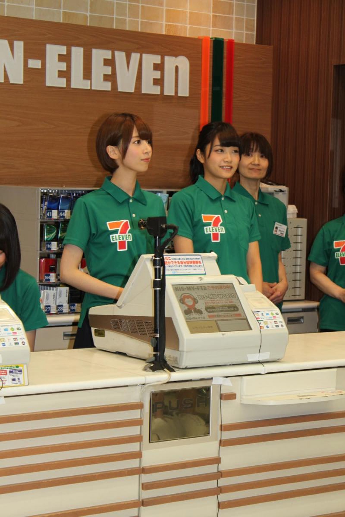 生駒里奈、松井玲奈との共演を希望！乃木坂46、セブンイレブンで接客＆レジ打ち挑戦