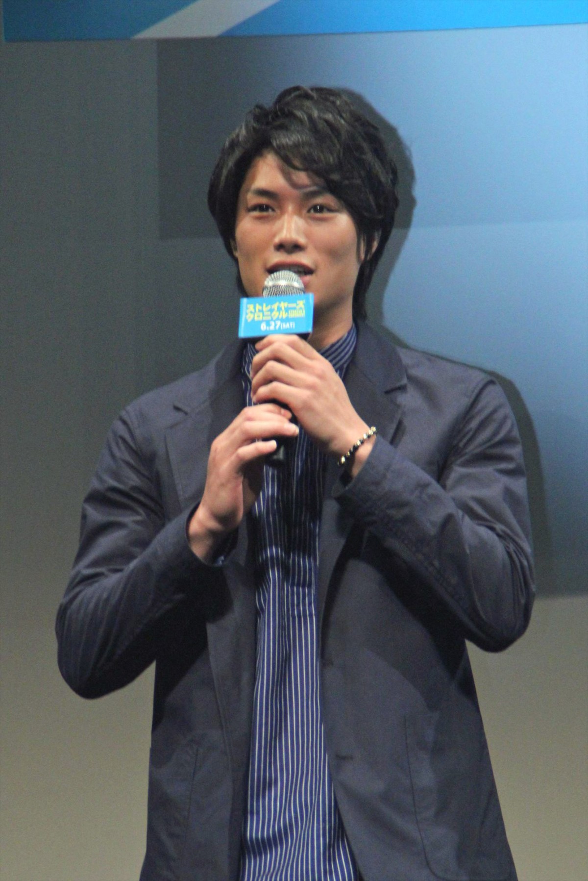 岡田将生「初めてが染谷でよかった」壁ドンを超えた“壁ドカン”生披露