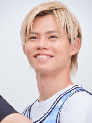 『サイドライン』メディア取材に応じた「超特急」