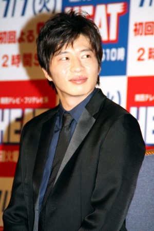 『HEAT』制作発表会見に登場した田中圭