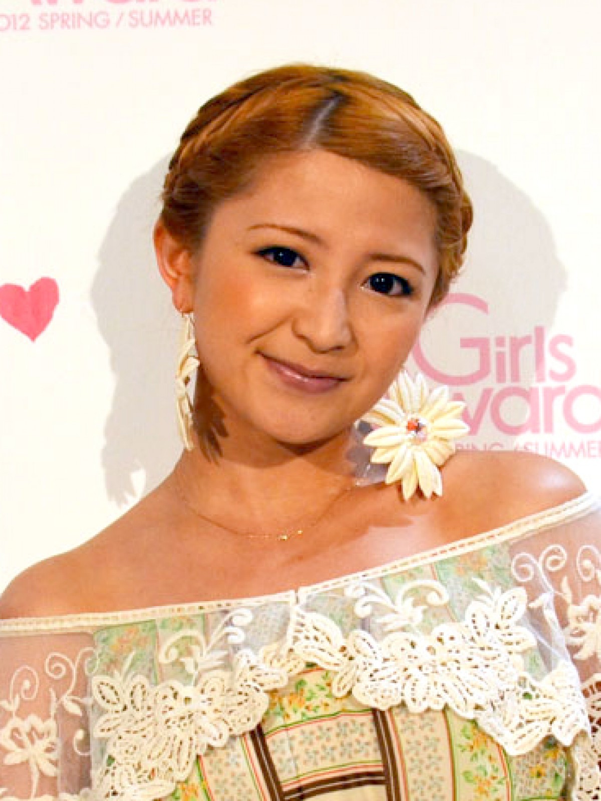 矢口真里、モー娘。OGとしてセクシービーム披露!