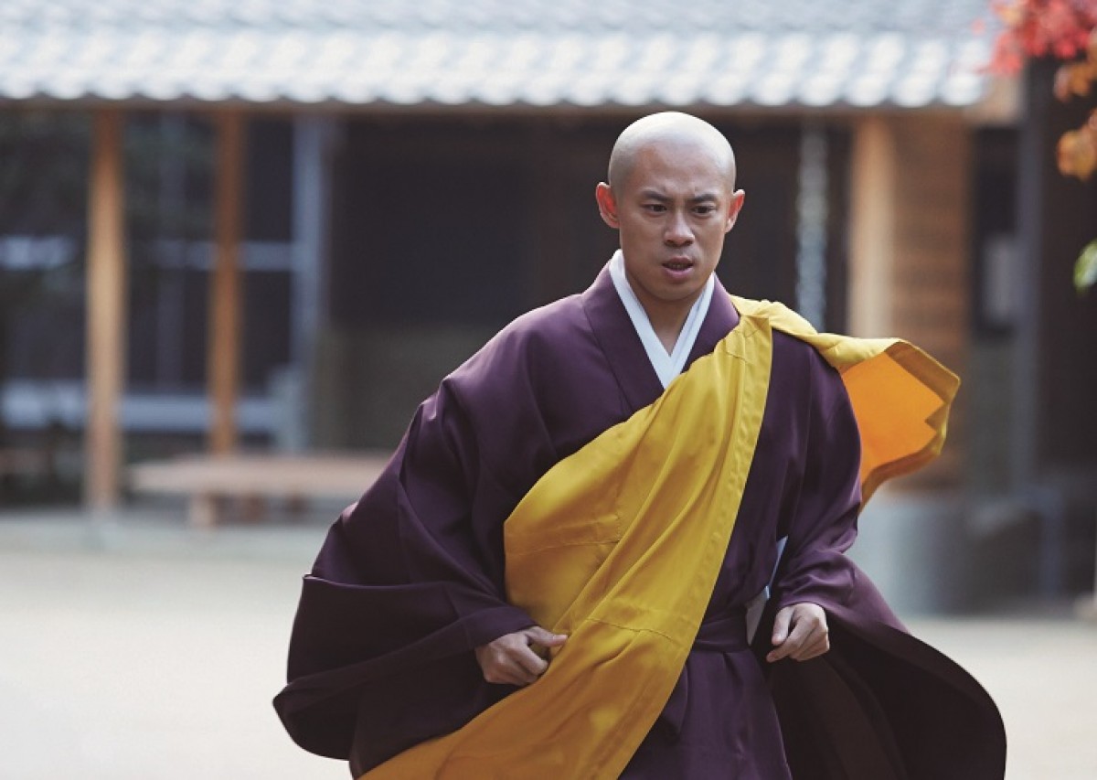 伊藤淳史、主演映画『ボクは坊さん。』で丸坊主に!