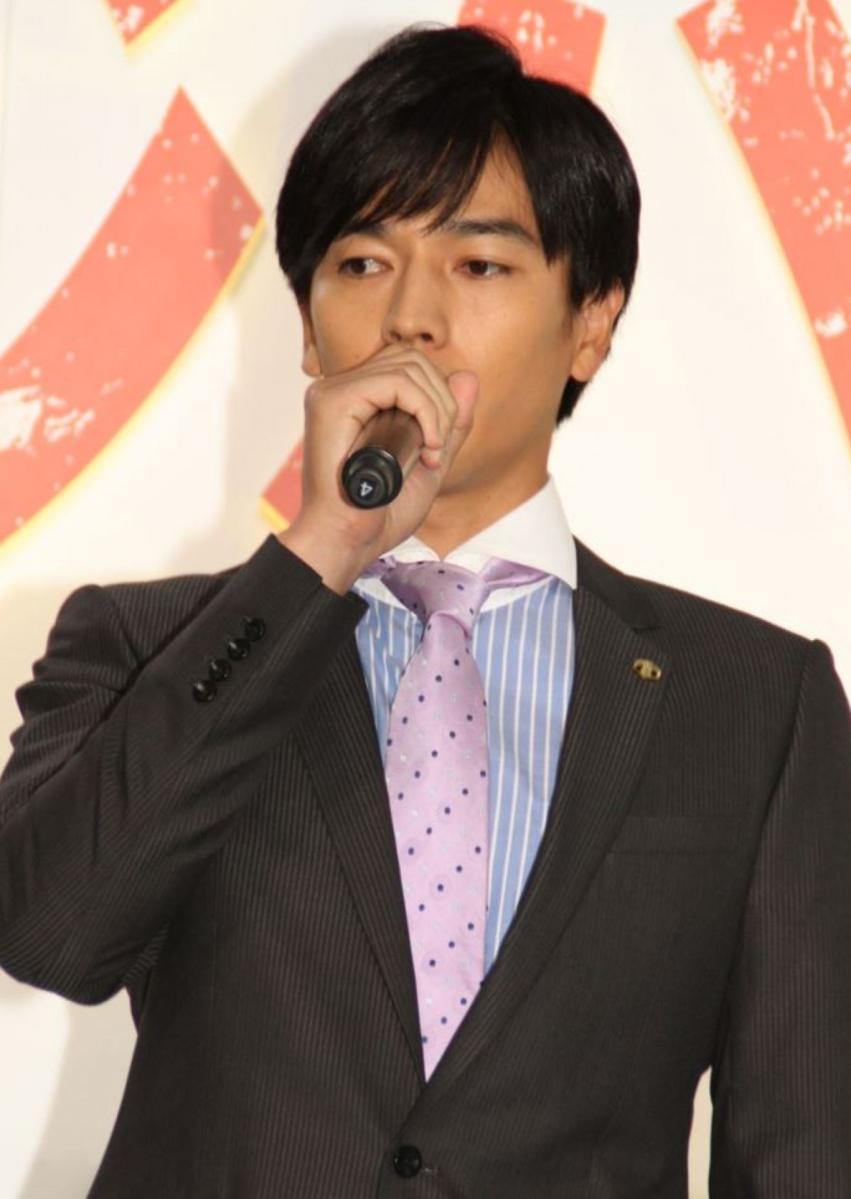 武井咲、強烈なセリフ回しに「変な汗がでます」主演ドラマで苦戦