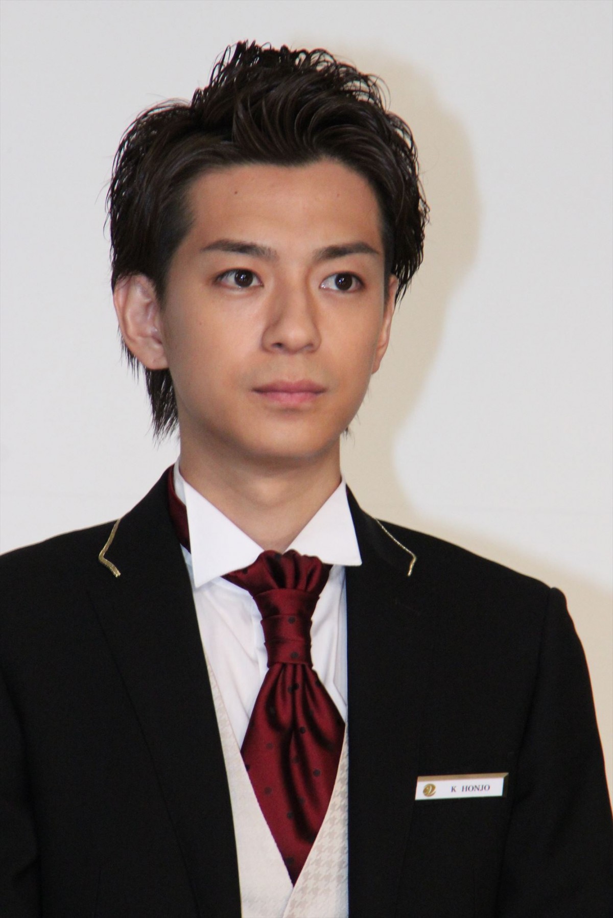 三浦翔平、本田翼との交際を否定せず 「事務所の人に聞いて」