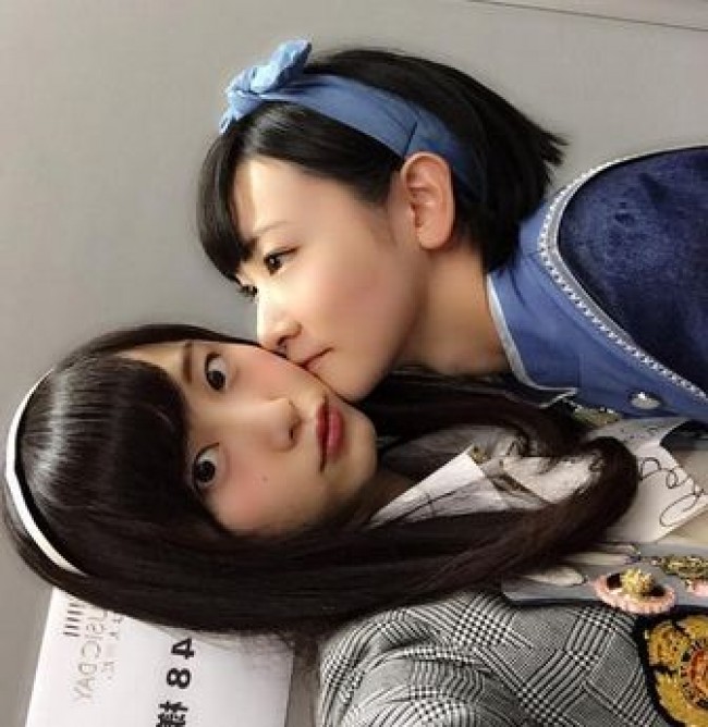 松井玲奈＆生駒里奈の仲良しショット