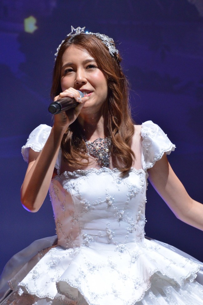 May J ディズニーとの再コラボに喜ぶ 去年からずっと温めていた 新曲熱唱 15年7月6日 写真 ゲーム ニュース クランクイン