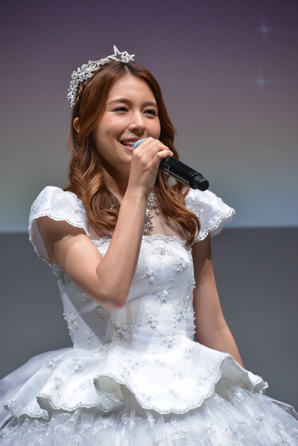 May J.、ディズニーとの再コラボに喜ぶ「去年からずっと温めていた」新曲熱唱