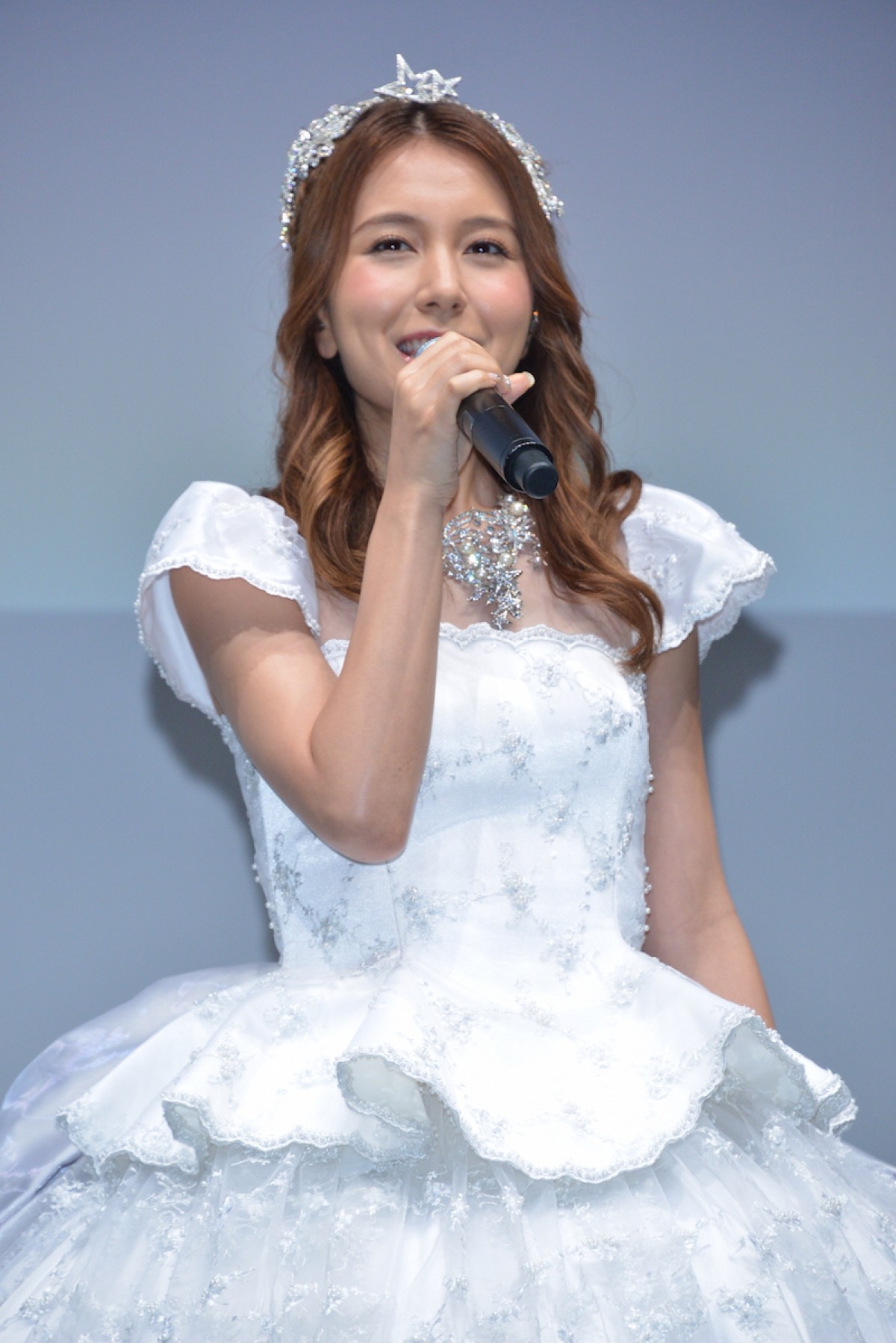 May J.、ディズニーとの再コラボに喜ぶ「去年からずっと温めていた」新曲熱唱