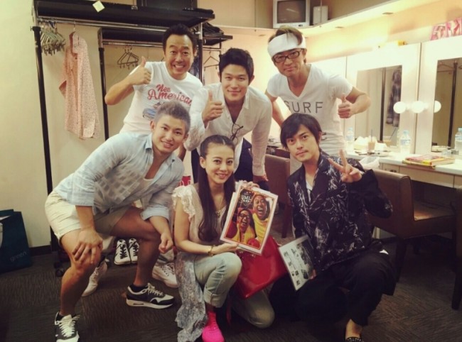 鈴木亮平と勝地涼、さまぁ~ずのお笑いライブに感激!
