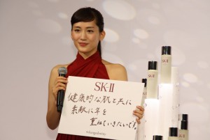 「この夏SK‐IIと 『運命よりも、きれいになろう。』 “美肌チェンジ” 披露イベント」に出席した綾瀬はるか