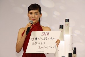 「この夏SK‐IIと 『運命よりも、きれいになろう。』 “美肌チェンジ” 披露イベント」に出席した綾瀬はるか