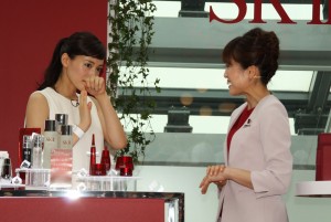 「この夏SK‐IIと 『運命よりも、きれいになろう。』 “美肌チェンジ” 披露イベント」に出席した綾瀬はるか