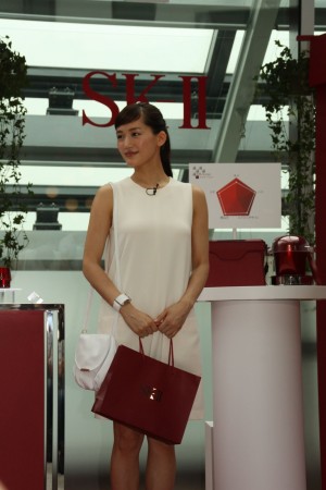 「この夏SK‐IIと 『運命よりも、きれいになろう。』 “美肌チェンジ” 披露イベント」に出席した綾瀬はるか