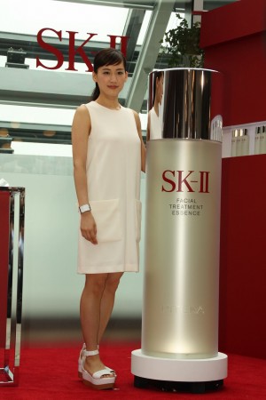 「この夏SK‐IIと 『運命よりも、きれいになろう。』 “美肌チェンジ” 披露イベント」に出席した綾瀬はるか