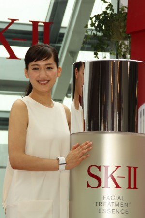 「この夏SK‐IIと 『運命よりも、きれいになろう。』 “美肌チェンジ” 披露イベント」に出席した綾瀬はるか