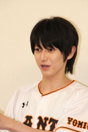 「巨人対ヤクルト戦」始球式に登場した本郷奏多