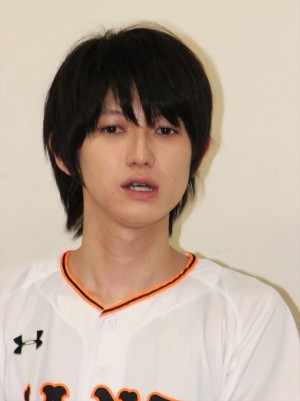 「巨人対ヤクルト戦」始球式に登場した本郷奏多