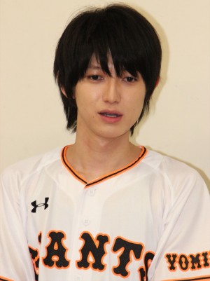 「巨人対ヤクルト戦」始球式に登場した本郷奏多