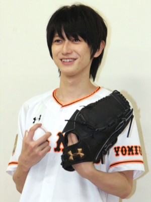 「巨人対ヤクルト戦」始球式に登場した本郷奏多