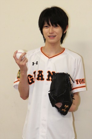 「巨人対ヤクルト戦」始球式に登場した本郷奏多