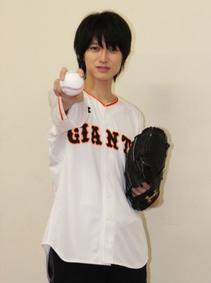 「巨人対ヤクルト戦」始球式に登場した本郷奏多