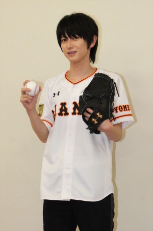 「巨人対ヤクルト戦」始球式に登場した本郷奏多