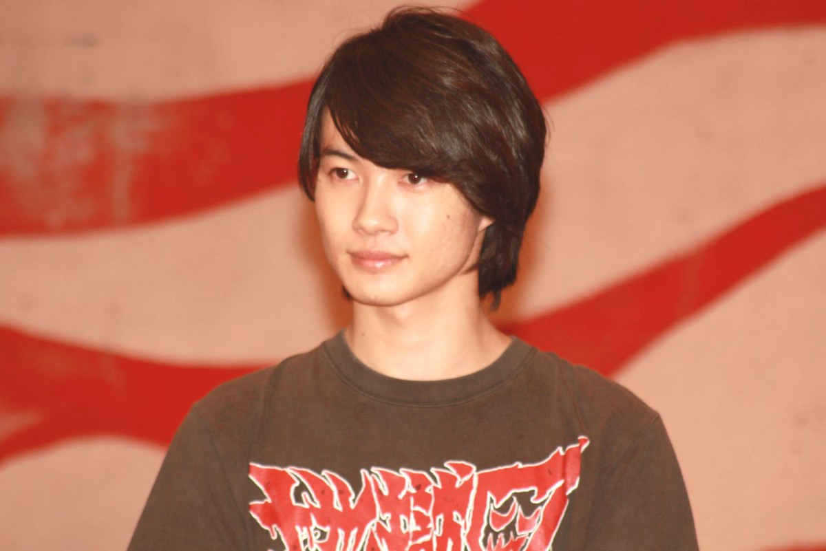 『TOO YOUNG TO DIE! 若くして死ぬ』クランクアップ会見に登場した神木隆之介