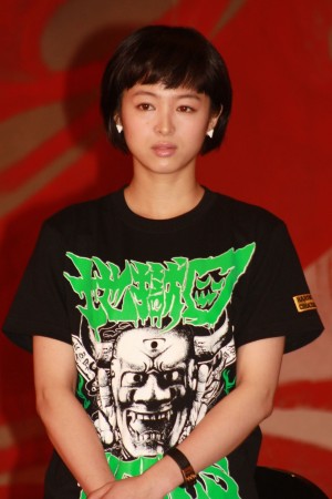 『TOO YOUNG TO DIE！ 若くして死ぬ』クランクアップ会見に登場した清野菜名