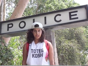 警察の人種差別を証明する！ 白人コメディアンが体を張って検証