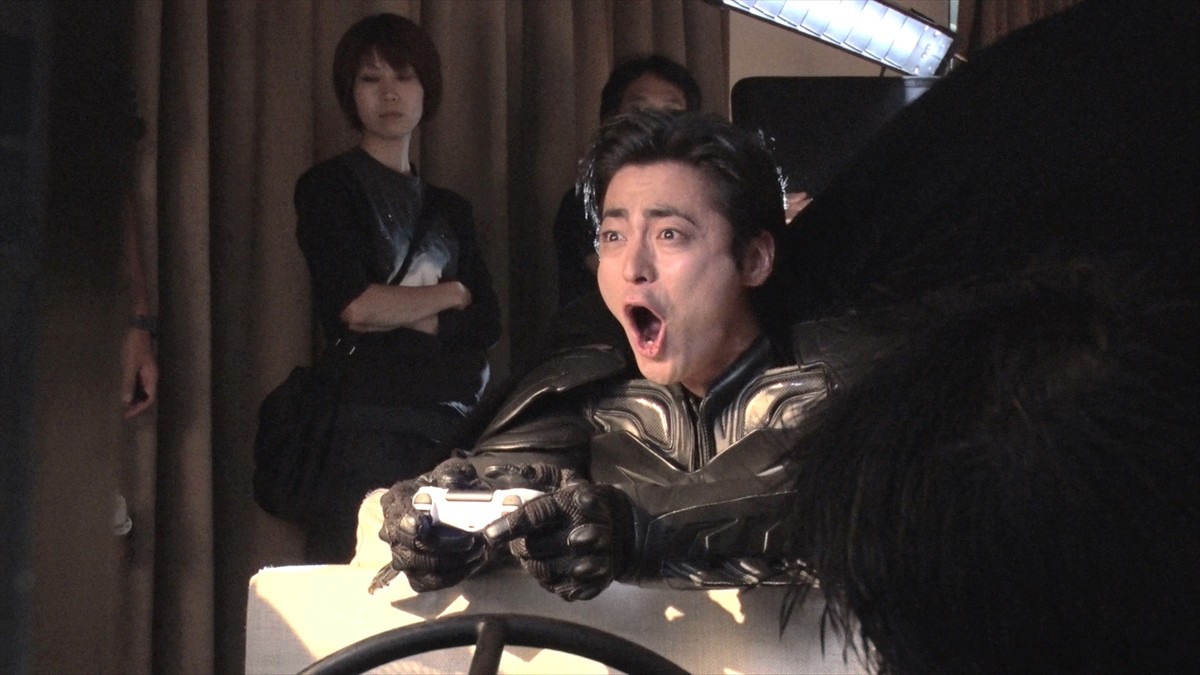 山田孝之“没頭マン”に変身 『バットマン：アーカム・ナイト』CM出演も仕事せず!?