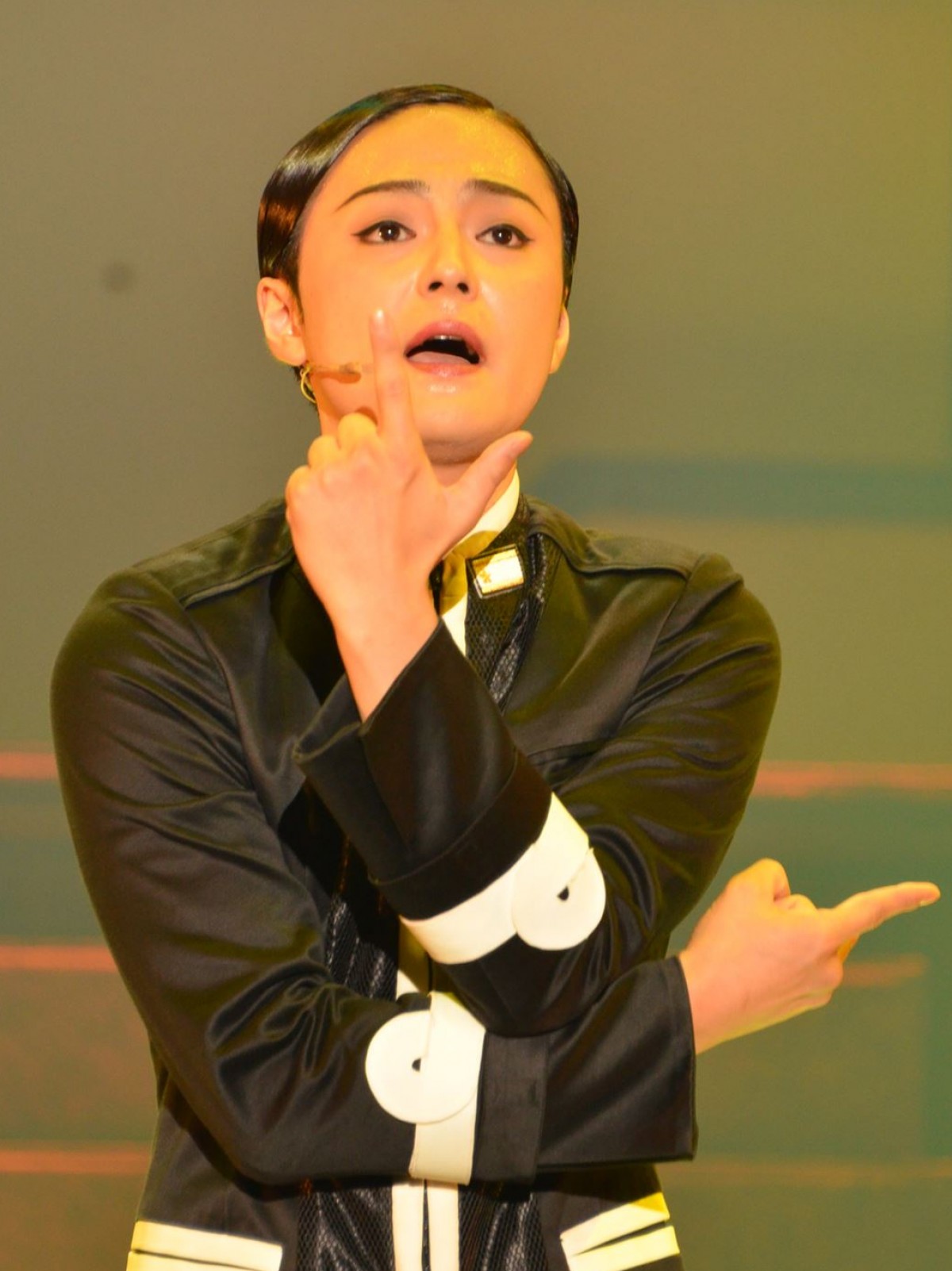 木村了、舞台『帝一の國』第二章開幕! 歌にダンスに土下座…で魅了