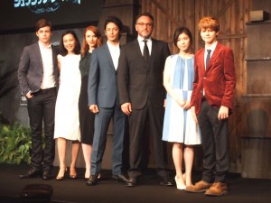 『ジュラシック・ワールド』キャスト来日会見の様子