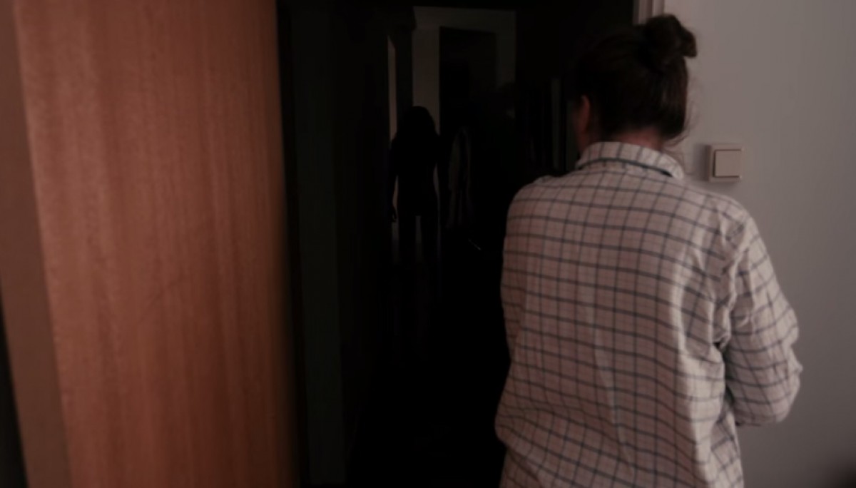 恐怖の短編『Lights Out(原題)』長編映画化(YouTubeスクリーンショット)