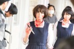 『東京無国籍少女』清野菜名が“血まみれ”のキレキレアクションを披露
