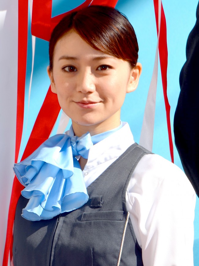 久々の制服姿に「居心地がいい」と話す、大島優子