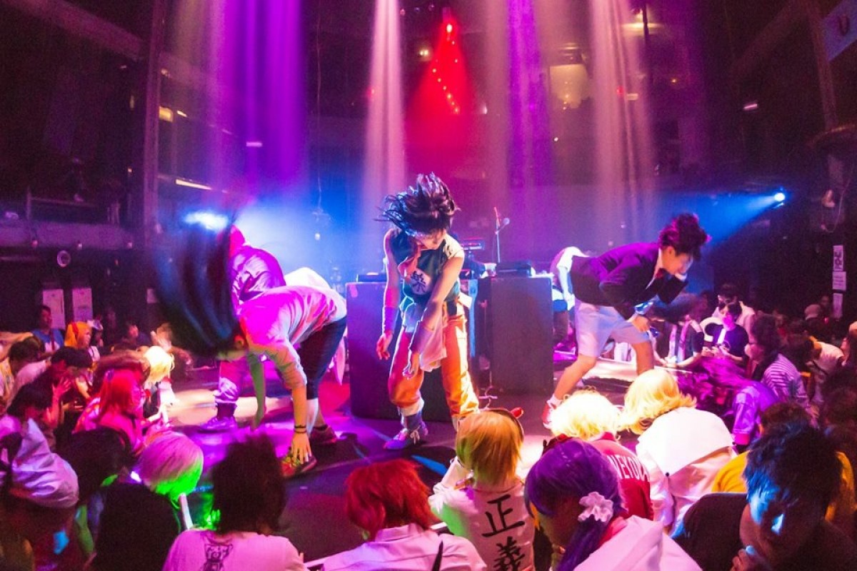 フリーザ芸人＆ハローキティ夢の競演！ピューロランドで“アニソンDJ×ミュージカル”