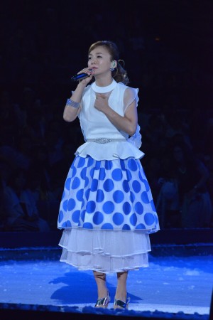 華原朋美、『レット・イット・ゴー〜ありのままで〜』熱唱