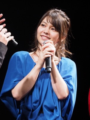 『モンスターストライク』アニメ制作発表会に登場したLynn