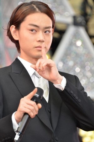 菅田将暉、『民王』組閣発表イベントに登場　