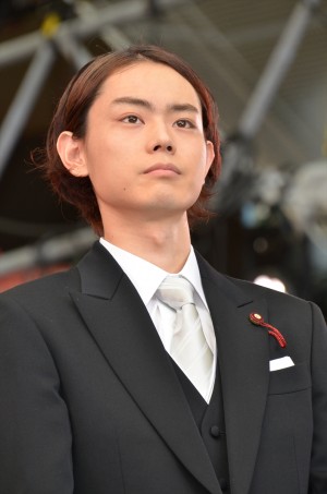 菅田将暉、『民王』組閣発表イベントに登場　