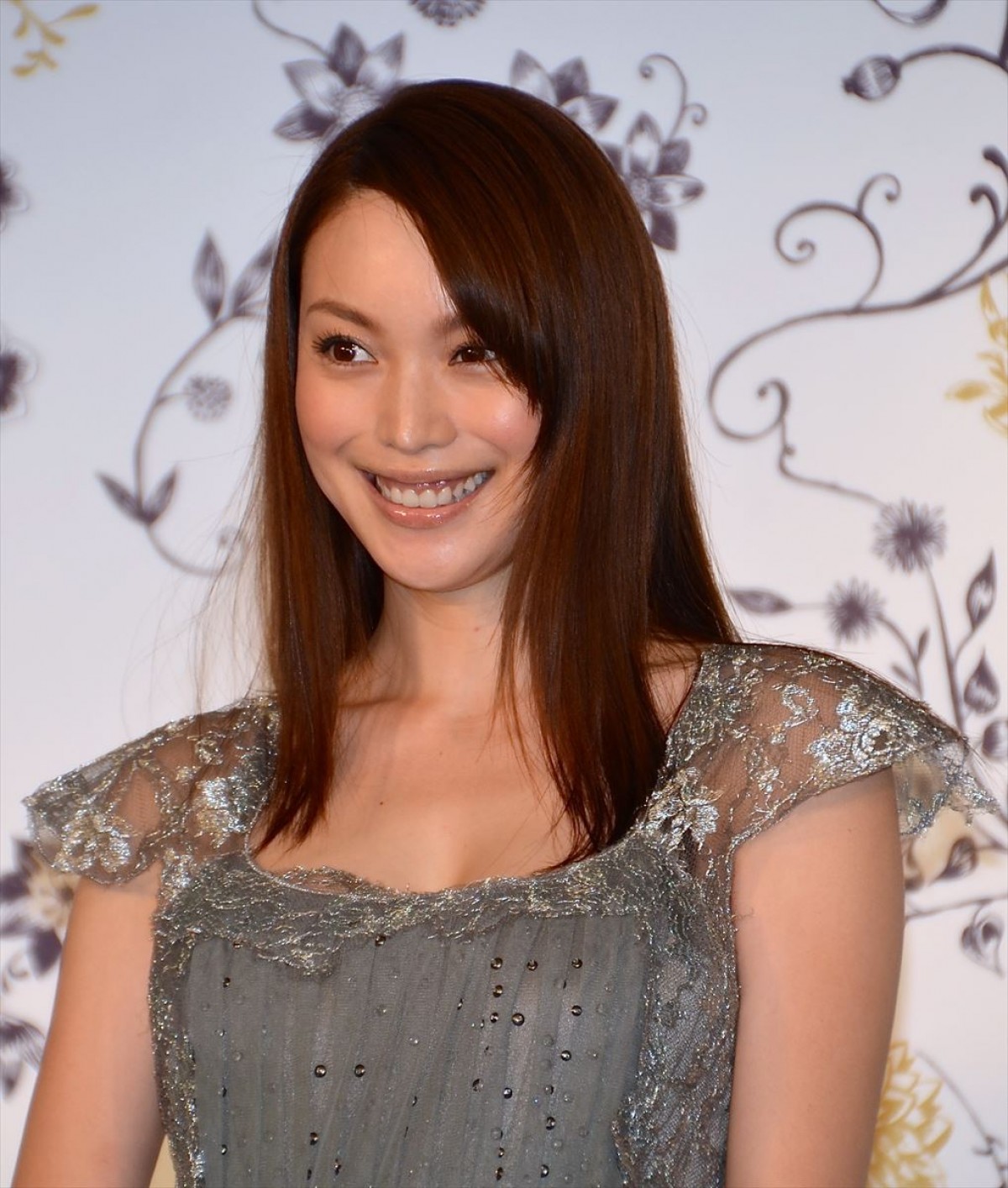 蛯原友里、第一子の性別は「生まれてくるまでの楽しみに」